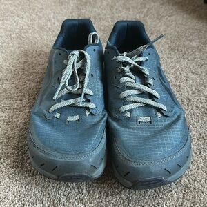 Altra Lone Peak 6, stone blue, size 8